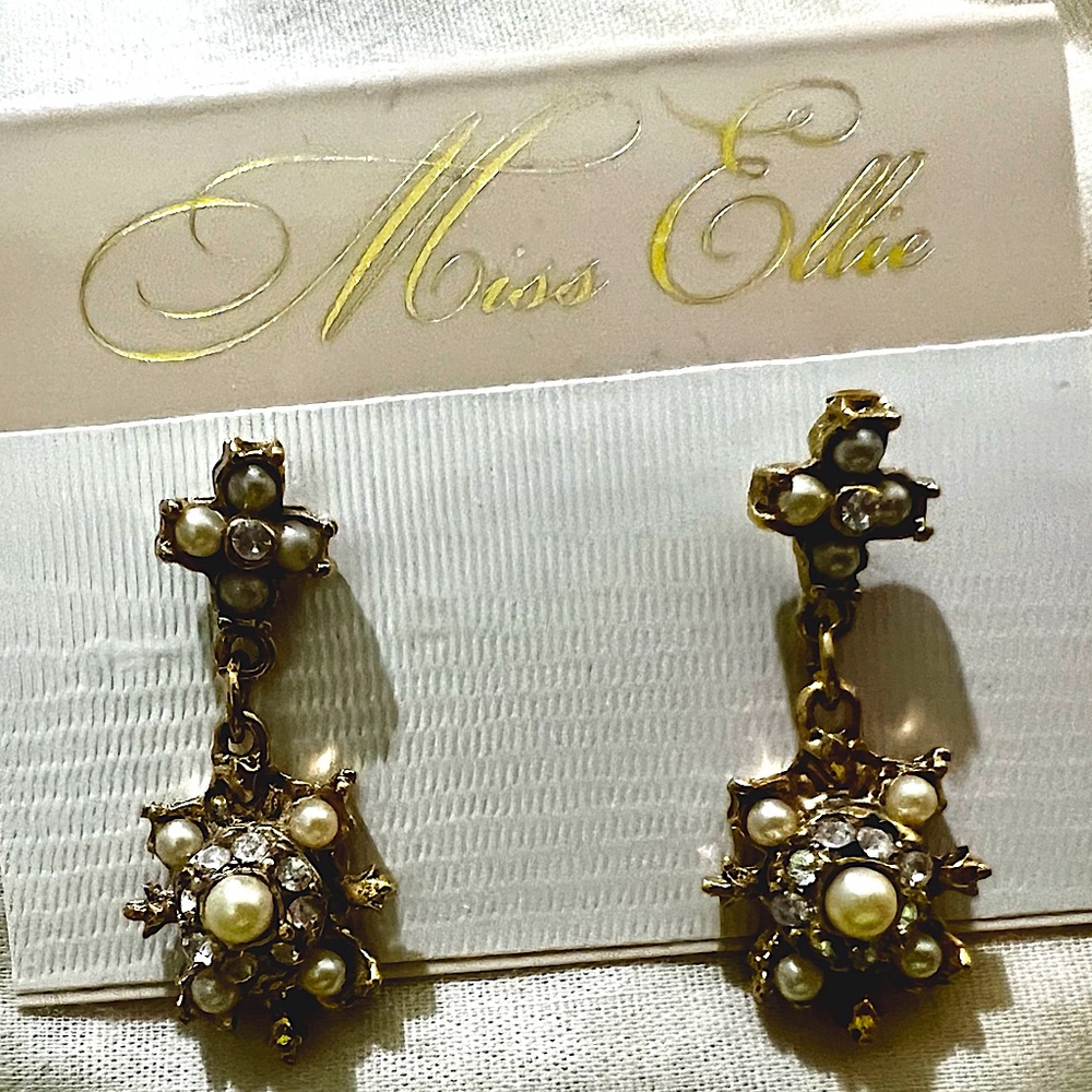 Miss Ellie gold and pearl costume earrings NWT